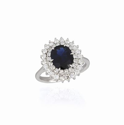 Anello con Zaffiro Centrale