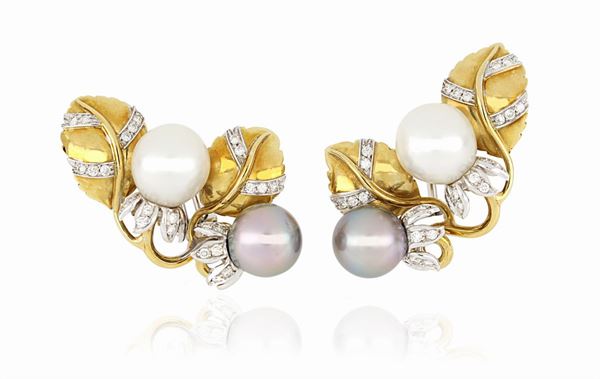 Orecchini floreali con perle