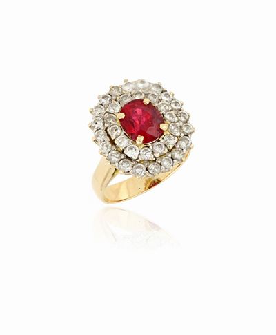 Anello in Oro con Rubino e Diamanti