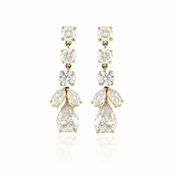 Orecchini floreali con diamanti 