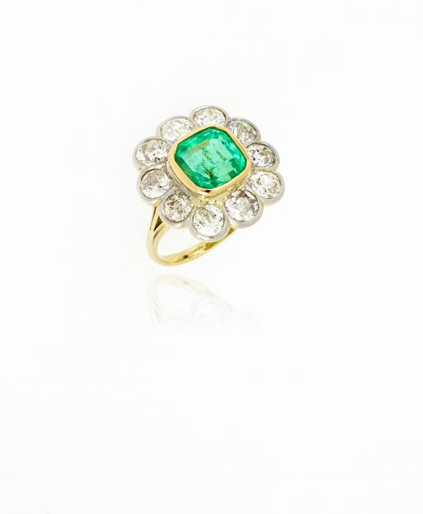 Anello margherita con smeraldo 