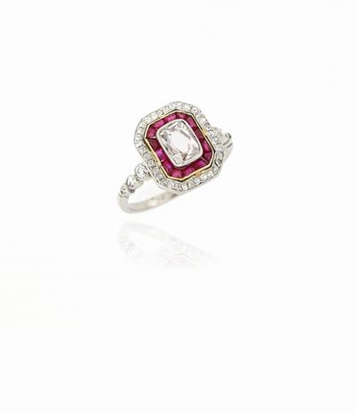 Anello con Diamanti e Rubini Sintetici