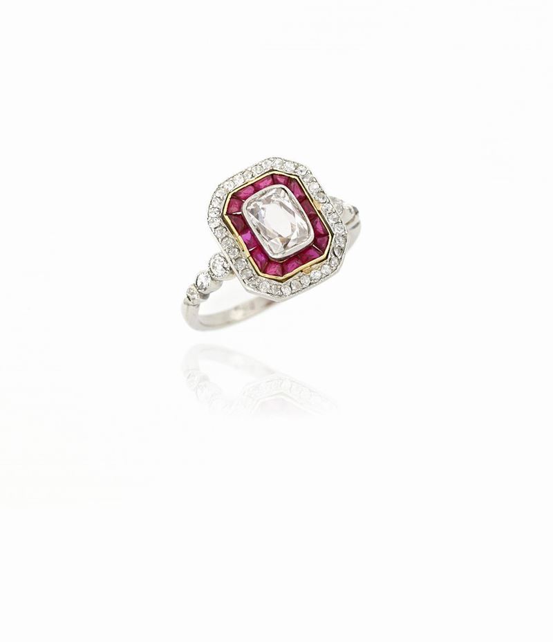 Anello con Diamanti e Rubini Sintetici