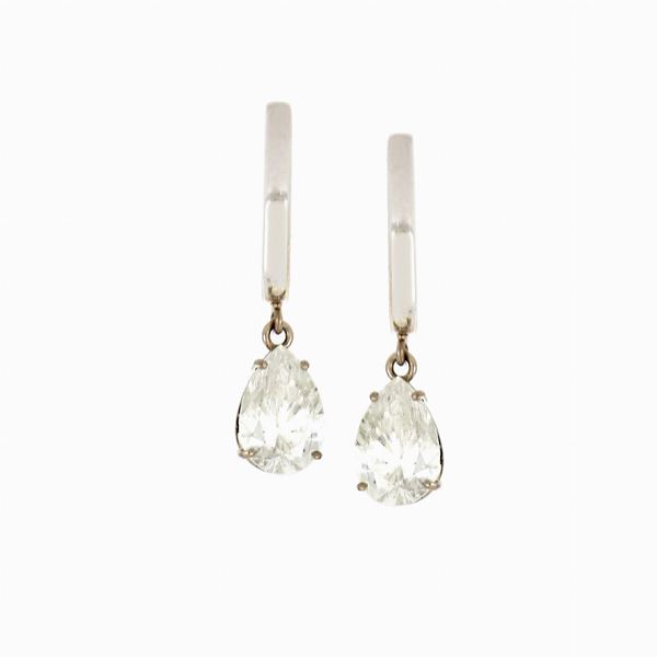 Orecchini con diamanti goccia