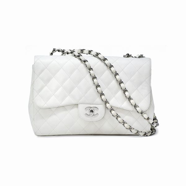 Chanel Jumbo Monoflap 30