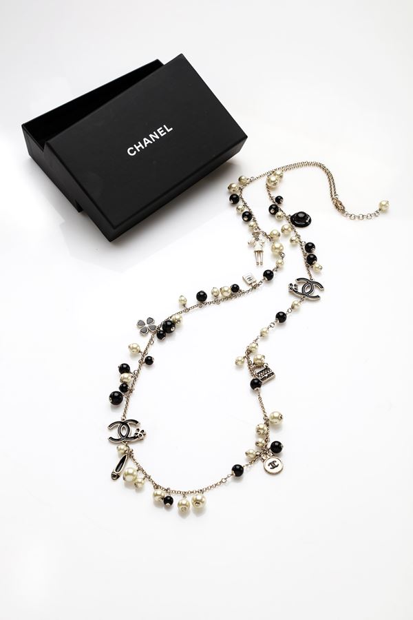 Collana Chanel charms