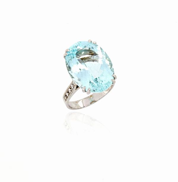 Anello con acquamarina