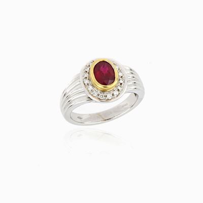 Anello con Rubino