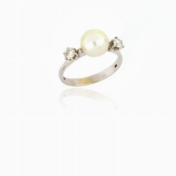 Anello in oro bianco con perla e diamanti