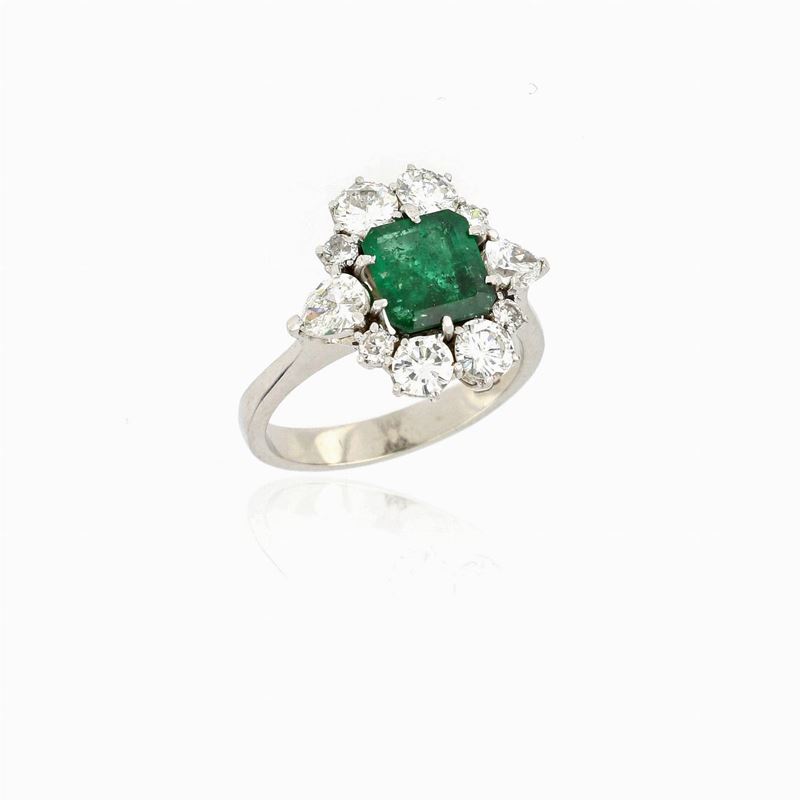 Anello con Smeraldo e Diamanti