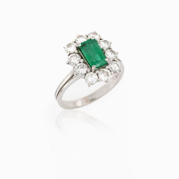 Anello con smeraldo e diamanti 