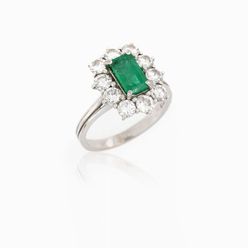Anello con Smeraldo e Diamanti