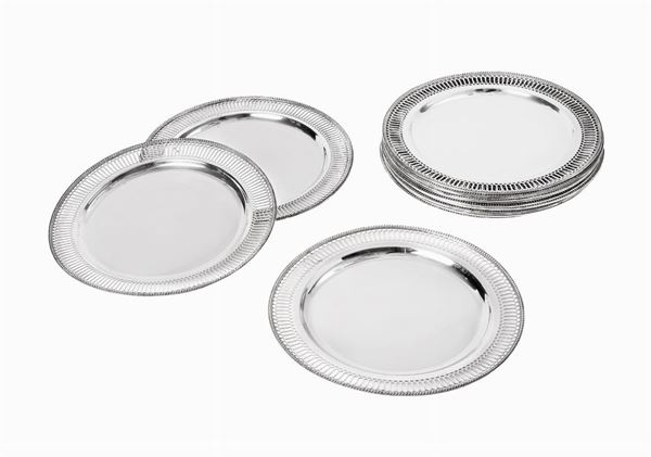 Servizio di 12 piatti da dessert  - Asta ARGENTI - Faraone Casa d'Aste