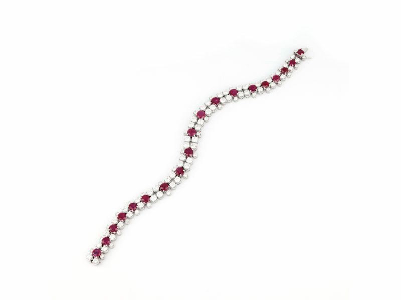 Elegante Bracciale con Diamanti e Rubini Birmani