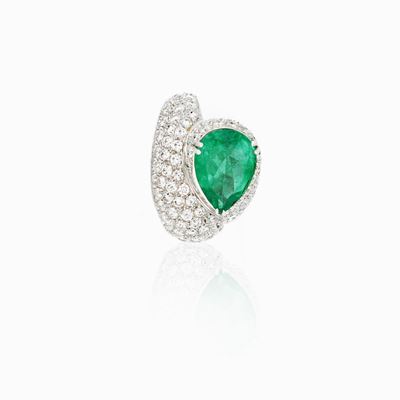 Anello con Smeraldo a Goccia e Diamanti