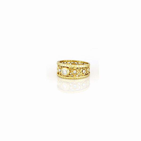 Anello traforato