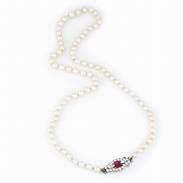 Collana perle e fermezza con diamanti e rubino