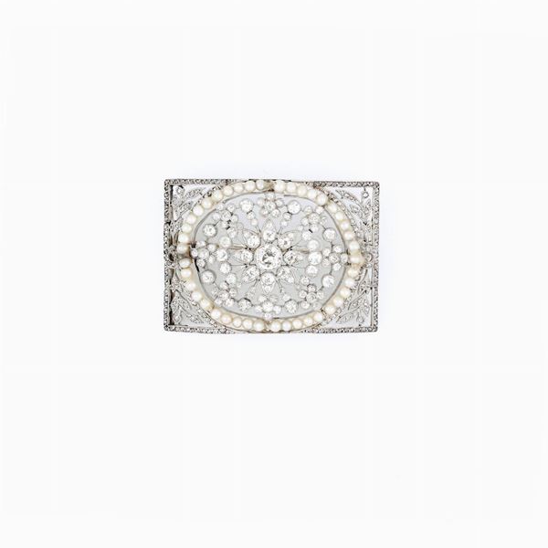 Spilla traforata con diamanti e perle   - Auction GIOIELLI E OROLOGI  XX SECOLO - Faraone Casa d'Aste