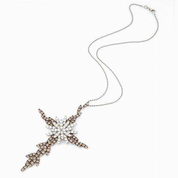  Pendente a croce   - Asta GIOIELLI E OROLOGI  XX SECOLO - Faraone Casa d'Aste