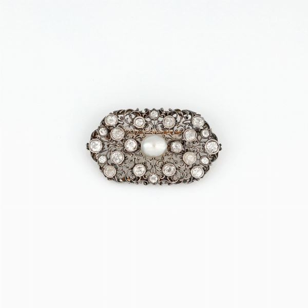 Spilla ramage con diamanti e perla naturale