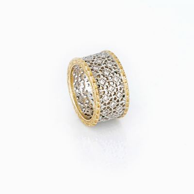 Anello Fascia Traforata con Diamanti