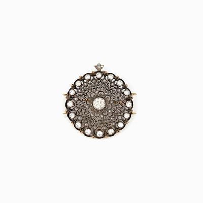 Spilla Traforata con Diamanti
