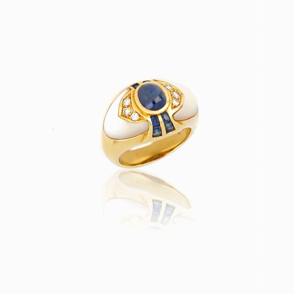 Anello con zaffiri, diamanti e madreperla