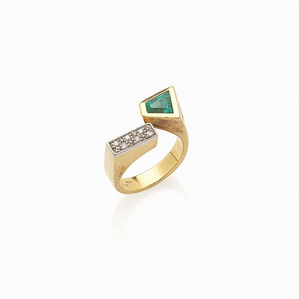 Anello con diamanti e smeraldo
