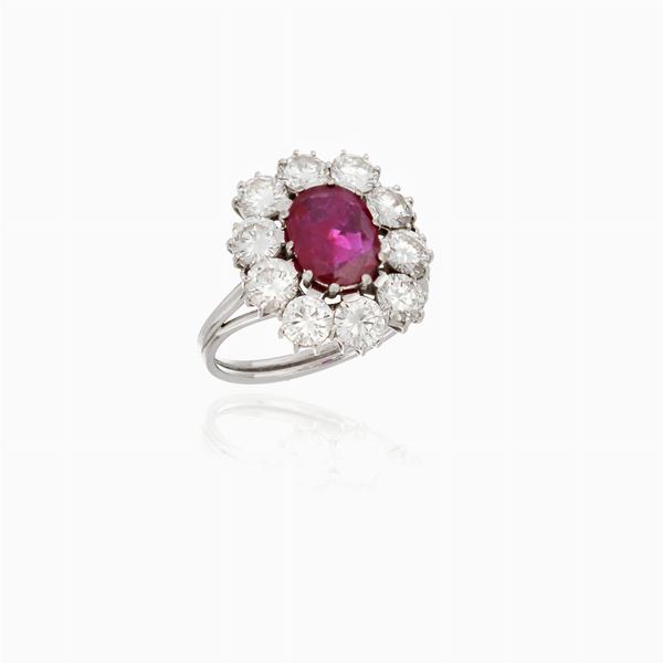 Anello margherita rubino e diamanti