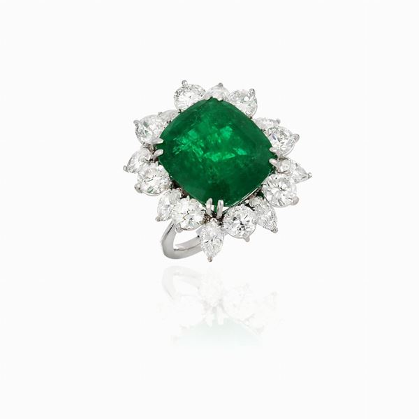Anello con smeraldo e diamanti