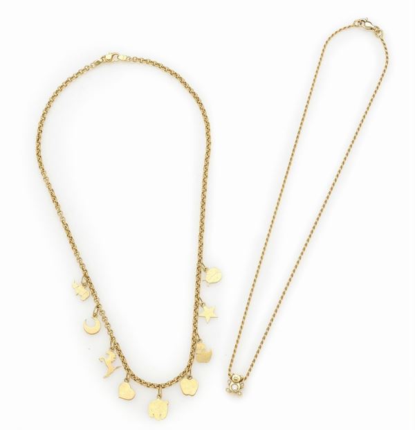 Set of two gold necklaces