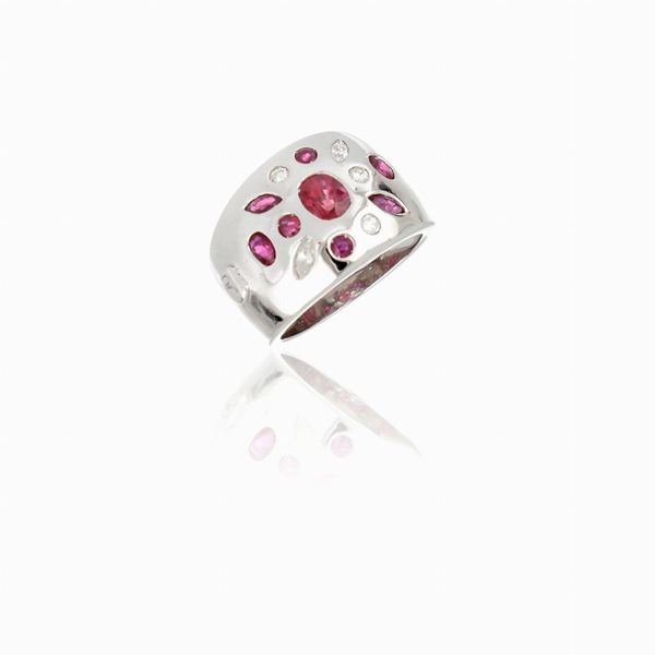 Anello fascia con diamanti e rubini