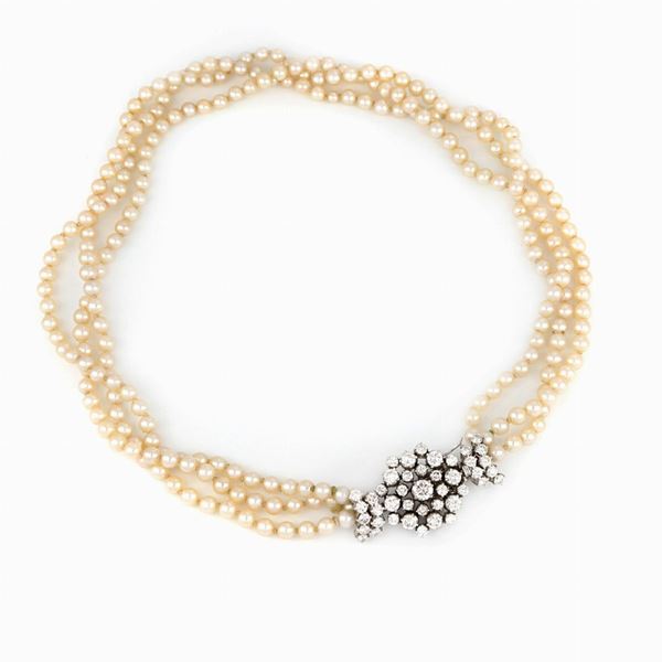 Collana perle con fermezza in diamanti taglio brillante