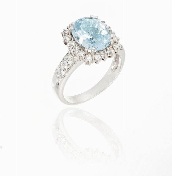 Anello con acquamarina