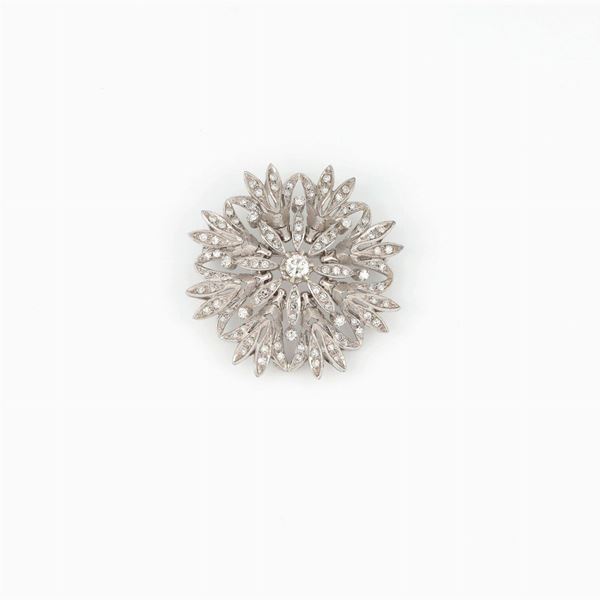 Brooch with diamonds