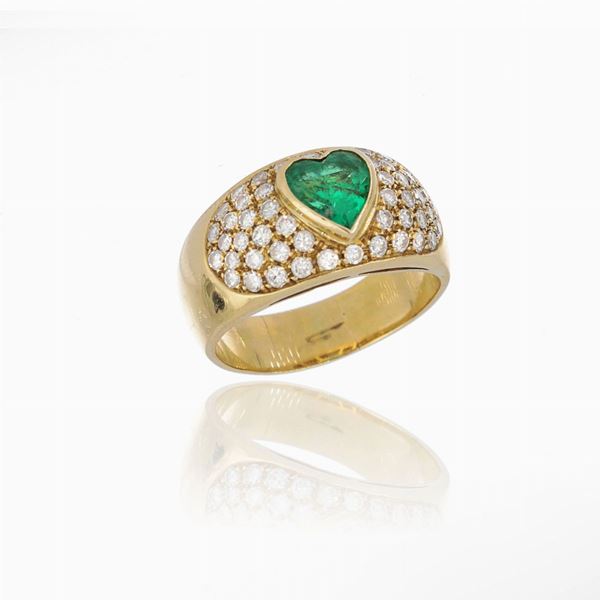 Ring mounting heart shape emerald