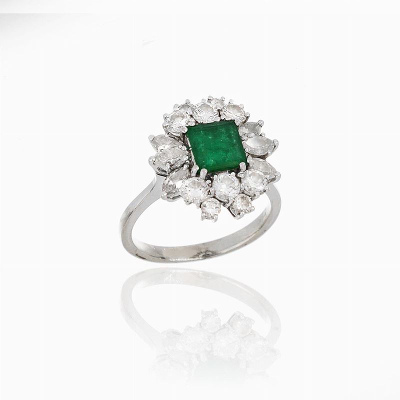 Anello Margherita con Smeraldo e Diamanti