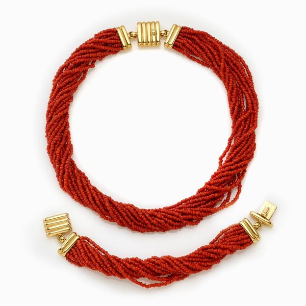 Necklace and bracelet multi-strands of corals