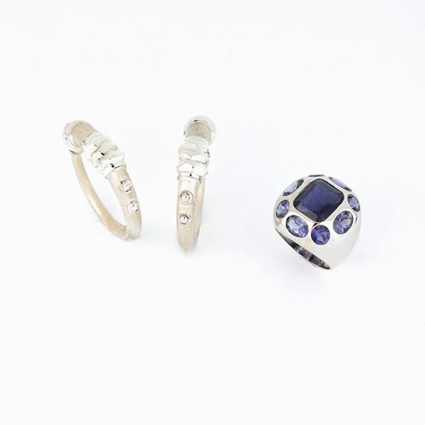 Lot consisting of ring and earrings