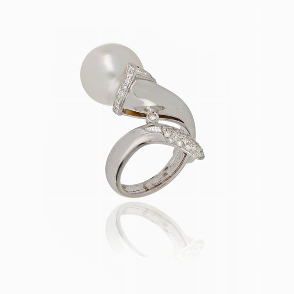Ring with pearl