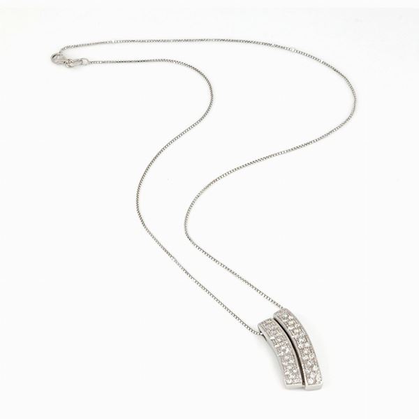 Necklace with diamonds