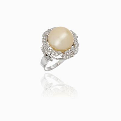Anello con Perla South Sea e Diamanti