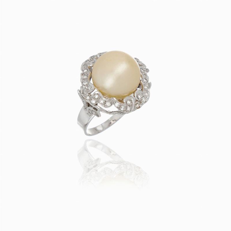 Anello in Oro Bianco con Perla South Sea e Diamanti