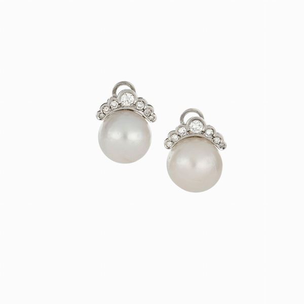 Earrings with South Sea pearls and diamonds