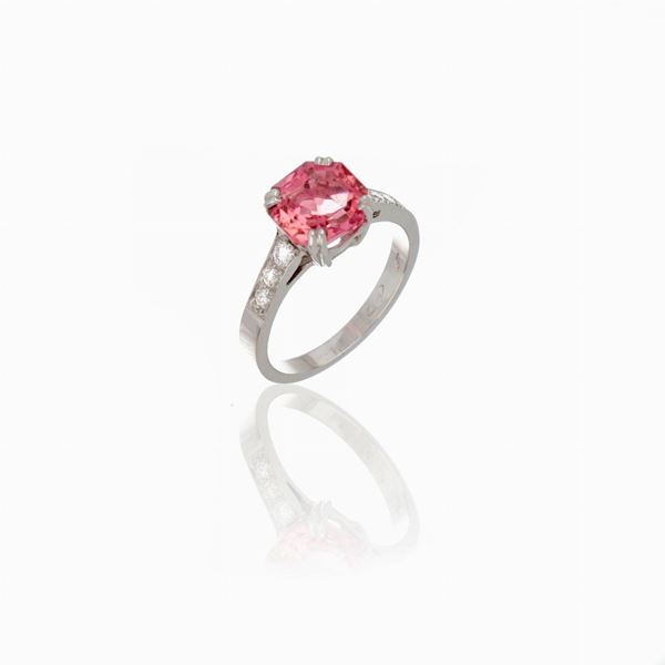 Ring with tourmaline