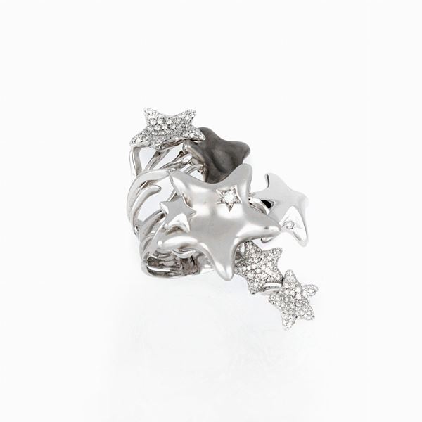 Ring with starfish