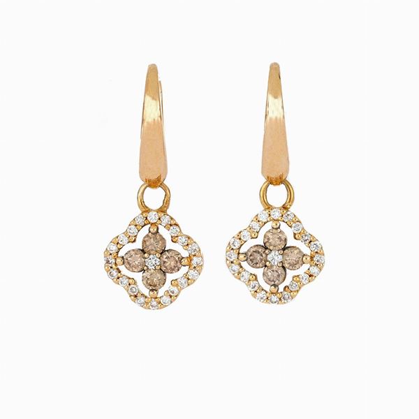 Drop earrings with diamonds