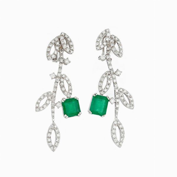 Drop earrings with emeralds