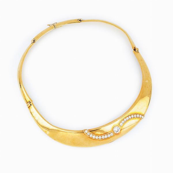 Semi-rigid necklace with diamonds