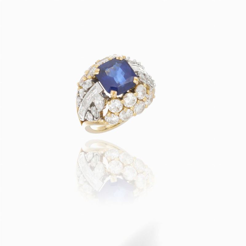 Anello con Zaffiro e Diamanti